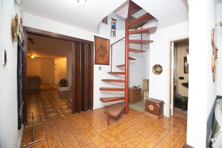 Vendo Casa a refaccionar de 4 habitaciones. Barrio Jara. COD 051
