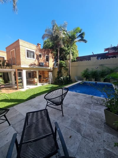 Exclusiva Residencia en Mburucuyá: Oportunidad Única de Inversión.