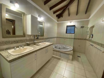Fina  Residencia de 5 suites en Villa Aurelia Venta