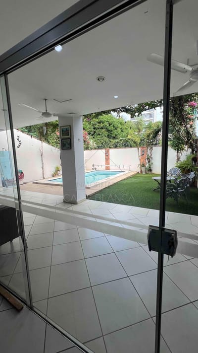 Amplio Duplex con piscina en Venta Mburucuya