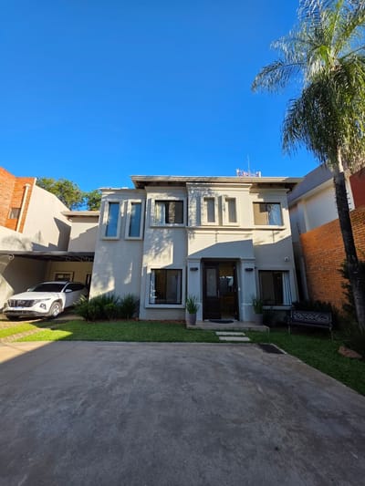 EN ALQUILER - HERMOSA CASA SEMI AMOBLADA EN CONDOMINIO