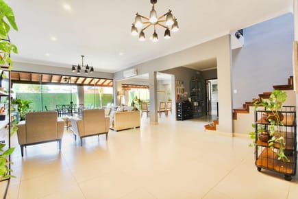 *Residencia Exclusiva en Alquiler: Lujosamente Amoblada y Lista para Habitar*