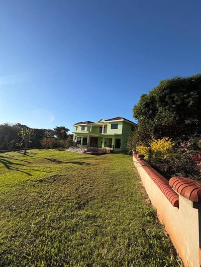 ? ¡PROPIEDAD EN VENTA! 12,5 HECTÁREAS CON CASA MODERNA ?
