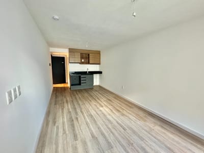 Monoambiente con patio en Alquiler a estrenar en Cordón Sur