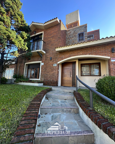 Venta Casa 4 dormitorios + Apartamento Garage Patio Jacuzzi exterior en Malvin Sur