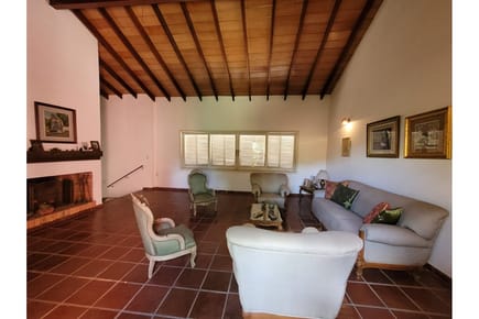 Casa-Alquiler-Pasaje Caceres c/ Riquelme ( Torreani), Zona Colegio Las Almenas, Tembetary, Asunción