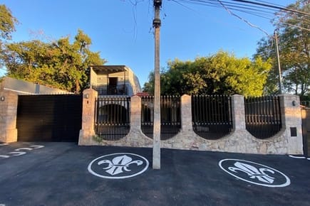 VENDO AMPLIA RESIDENCIA + DEPTO INDEPENDIENTE - LAMBARÉ !!
