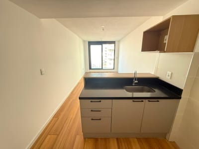 ALQUILER | Moderna unidad con balcón en Cordón Sur