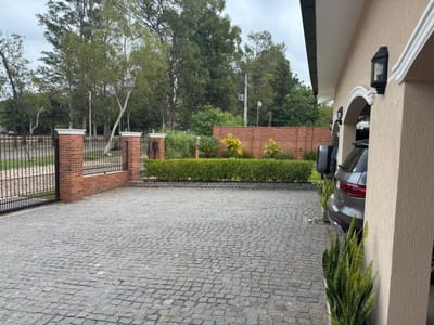 Alquilo/Vendo Residencia en Barrio Cerrado Surubi’i.
