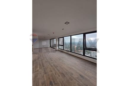 Moderno Departamento con Vistas Panorámicas y Acabados de Lujo