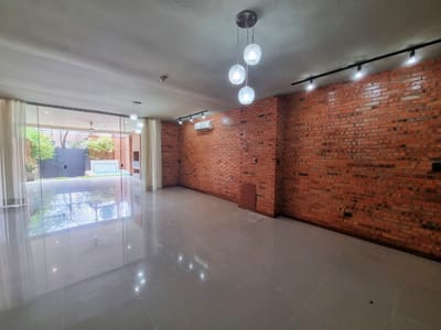 ALQUILO CASA EN UNA PLANTA EN CONDOMINIO* ?Zona Colegio del Sol: ¡Tu nuevo hogar te espera!