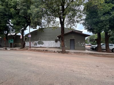 Alquiler! Tinglado con oficinas en Fdo. de la Mora, A 2 cuadras de Madame Lynch