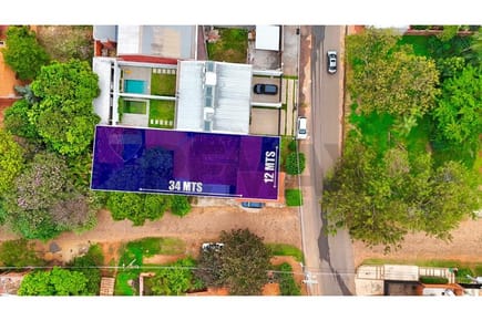 Propiedad de 408 m2 en esquina, zona residencial