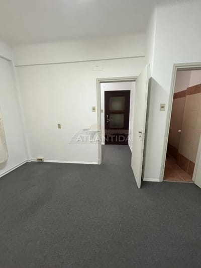 Alquiler Oficina En Segundo Piso Con Hall Y Baño, Edificio Exclusivo Escritorios! Inm Atlántida