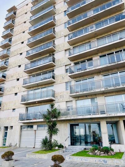 VENTA PUNTA CARRETAS FRENTE A RAMBLA APARTAMENTO