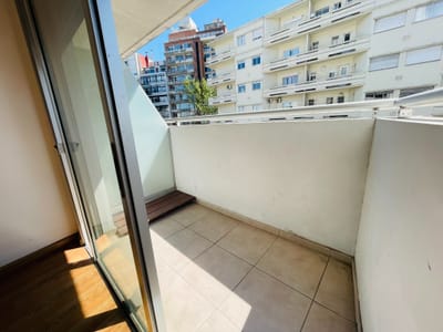 Venta gran monoambiente con terraza al frente en Parque Rodó.
