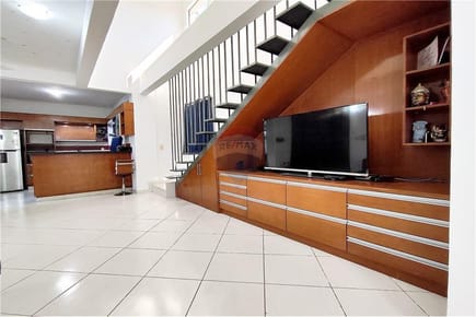 Venta de Residencia de Dos Plantas en Mariano Roque Alonso