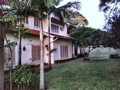 Casa en Alquiler con Jardín y Terraza en Mariscal Lopez, Asunción