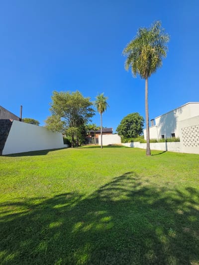 EN VENTA AMPLIO TERRENO EN EL BARRIO CERRADO RAKIURA