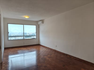 Apto en muy buena ubicación con vistas despejadas