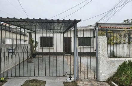 VENTA CASA Y APARTAMENTO AL FONDO, 3 DORMITORIOS TOTALES, ESTUFA A LEÑA, PATIO PARRILLERO, COCHERAS