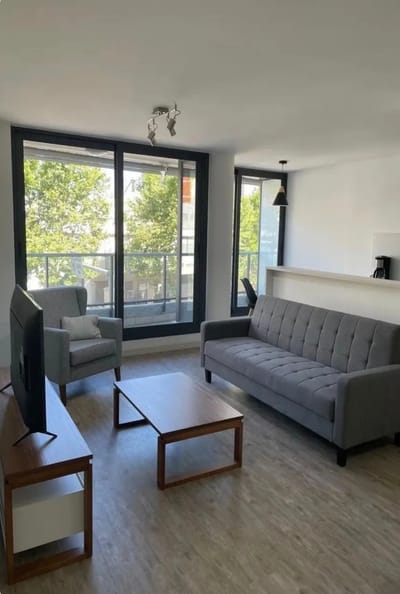 Exclusivo Apartamento de 2 Dormitorios con Garage, Ubicación Privilegiada sobre Av. 8 de Octubre, a Pasos de la Universidad Católica.