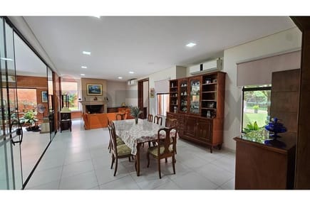 Exclusiva Residencia en Club de Campo Surubí'i: Lujo y Confort en un Entorno Privilegiado