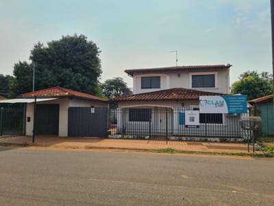 VENDO CASA EN SAN LORENZO SOBRE TTE MOLAS, BARRIO LUCERITO