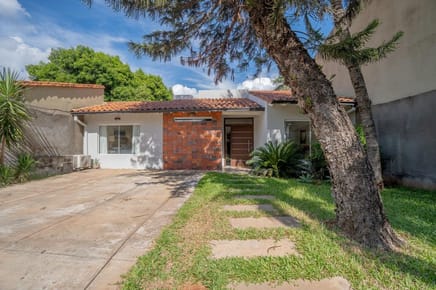 Vendo Hermosa Casa toda en Planta Baja. Barrio Vista Alegre. COD 051