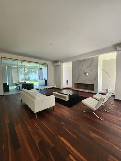 Exclusiva Residencia de Lujo, Totalmente Amoblada y Equipada, Disponible para Alquiler o Venta.