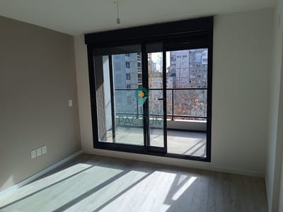 Alquiler Apartamento Al Frente 1 Dormitorio A Estrenar, Con Terraza Y Amenities Y Garage En Tres Cruces
