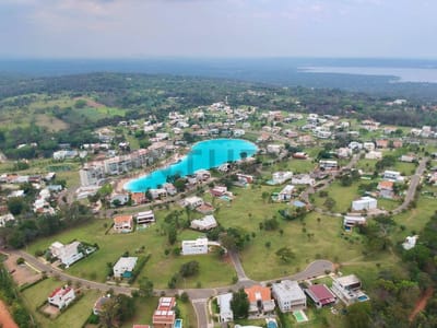 Exclusivo Terreno con Vistas Panorámicas al Crystal Lagoon en Aqua Village: Tu Oportunidad de Inversión Soñada
