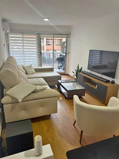 ALQUILER EN PUNTA CARRETAS, 2 DORMITORIOS Y 2 BAÑOS, PISO 2, BALCON, COCHERA, PORTERIA, PISCINA, ETC