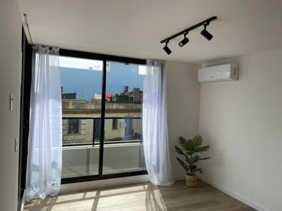 ALQUILER EN CORDON, 1 DORMITORIO, PISO 3 AL FRENTE, AMPLIO BALCON, EDIFICIO NOSTRUM, SERVICIOS VARIOS
