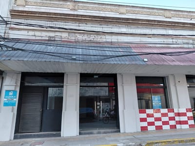 Alquiler de amplio salon comercial sobre Estrella