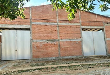 DOS DEPÓSITOS A ESTRENAR A UNA CUADRA DE LA AV. M. LYNCH.