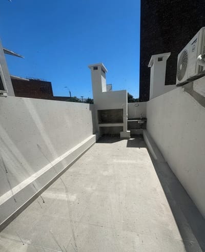 Precioso Monoambiente con Patio,  Parrillero y Garaje  en Puerto del Buceo