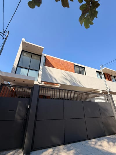 EN VENTA - MODERNO DUPLEX EN BARRIO HERRERA