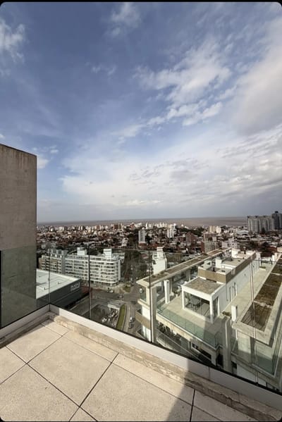 Apartamento de Lujo en Alquiler: 2 Dormitorios con Vistas Panorámicas, Garage Exclusivo y Amenities Premium en Distrito M, Frente a Plaza Italia Shopping.