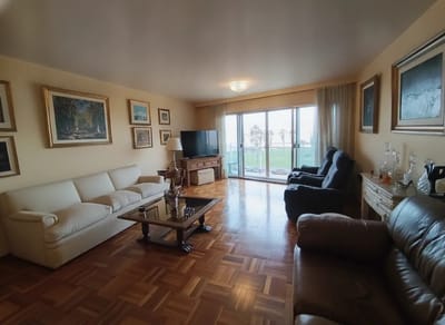 Magnífico Apartamento De 156 M2, Se Distingue Por Sus Ambientes Generosos Y Luminosos. Primera Linea De La Rambla