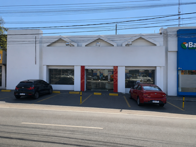 Alquilo local comercial s/Avda. Ayala