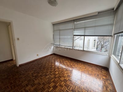 Venta Apartamento 2 Dormitorios En Zona Céntrica, Con Renta En Convención Y 18 De Julio, Centro. Inm Atlántida