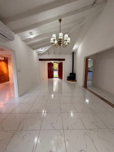 ALQUILO CASA TODA EN PLANTA BAJA ZONA LOS LAURELES