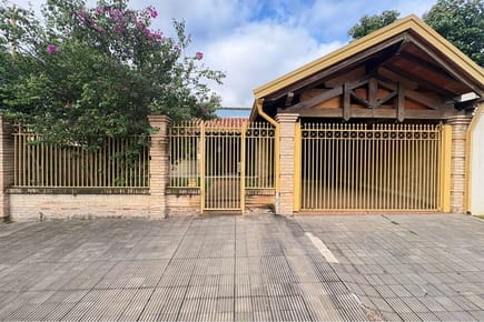 Casa-Alquiler-San Vicente de Paul c/Monseñor Juan Moleon, Republicano, Asunción