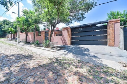 Amplia casa en venta – Barrio Puerto Pabla, Lambaré