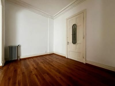 ALQUILER EN EL CENTRO, RECICLADO EN EDIFICIO TRADICIONA, 3 DORMITORIOS, PISO 2 AL CONTRA FRENTE, CALEFACCION, PORTERIA