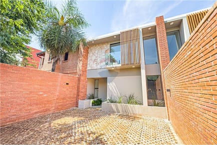 VENDO DUPLEX A ESTRENAR CON PISCINA- ZONA CONMEBOL