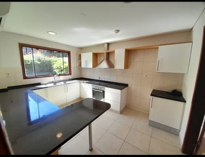 EN ALQUILER CASA EN CONDOMINIO 4 HABITACIONES!