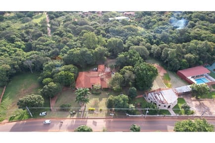 AMPLIO TERRENO SOBRE AVENIDA PRINCIPAL EN LUQUE MORACUE EN VENTA (7.121 M2)