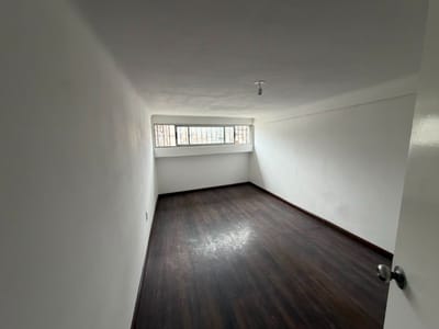 Alquiler Apartamento Tipo Casa, Av.gral. Garzón Y Timote. 2 Dormitorios Con Cochera.